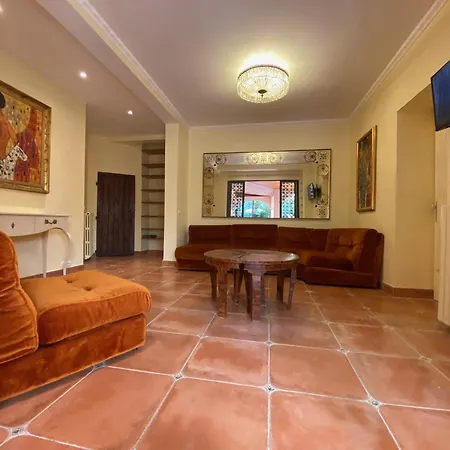 Rez-de-jardin De 5 Pieces Apartment Le Cannet