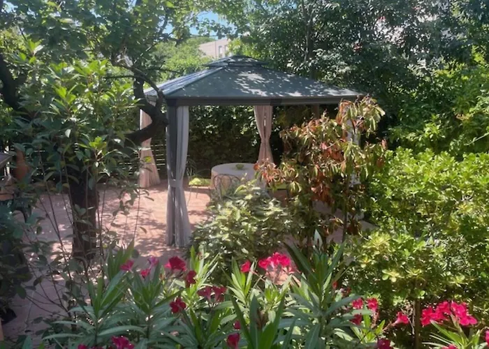 Rez-de-jardin De 5 Pieces Апартаменты Ле-Канне