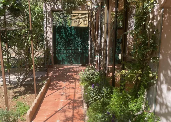 Rez-de-jardin De 5 Pieces Apartment