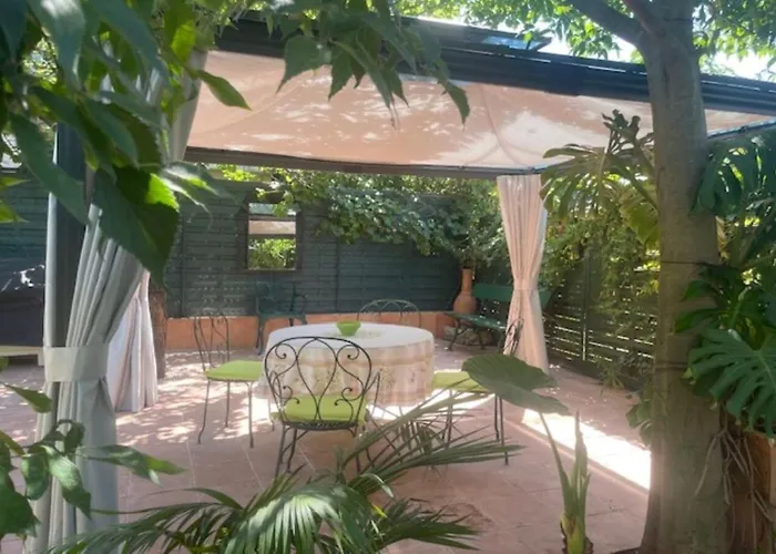 Apartment Rez-de-jardin De 5 Pieces