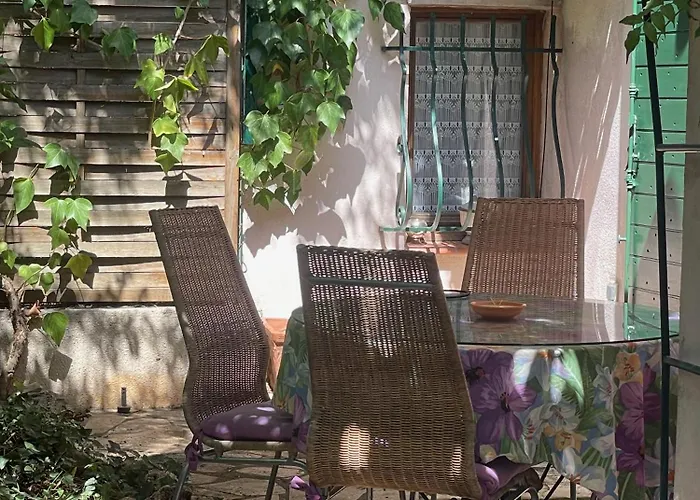 Rez-de-jardin De 5 Pieces Апартаменты *