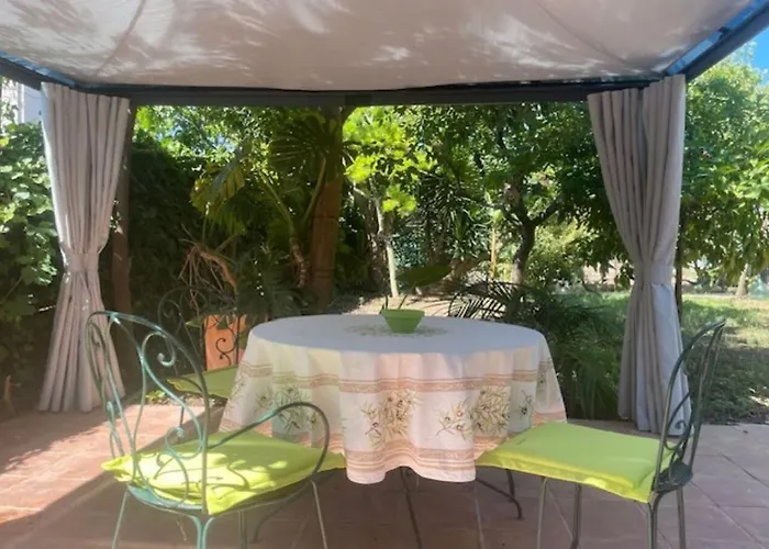 Rez-de-jardin De 5 Pieces Апартаменты