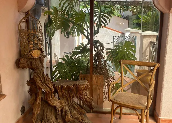 Апартаменты Rez-de-jardin De 5 Pieces Ле-Канне