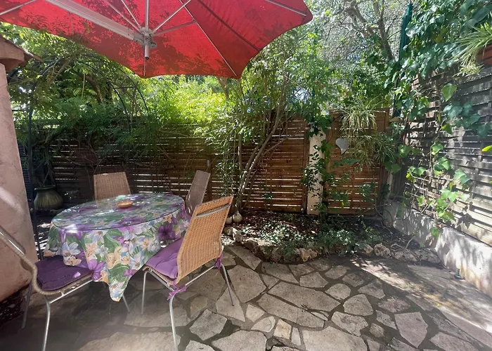 Rez-de-jardin De 5 Pieces Apartment Le Cannet