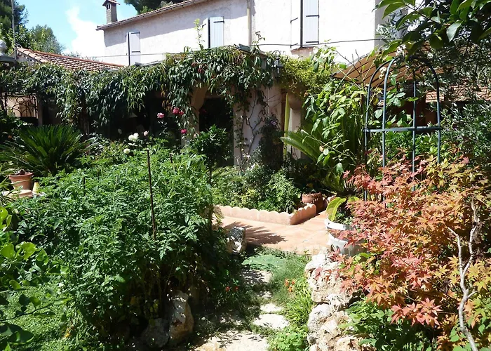 Rez-de-jardin De 5 Pieces * Le Cannet