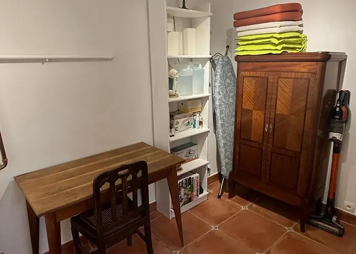 Apartment Rez-de-jardin De 5 Pieces *