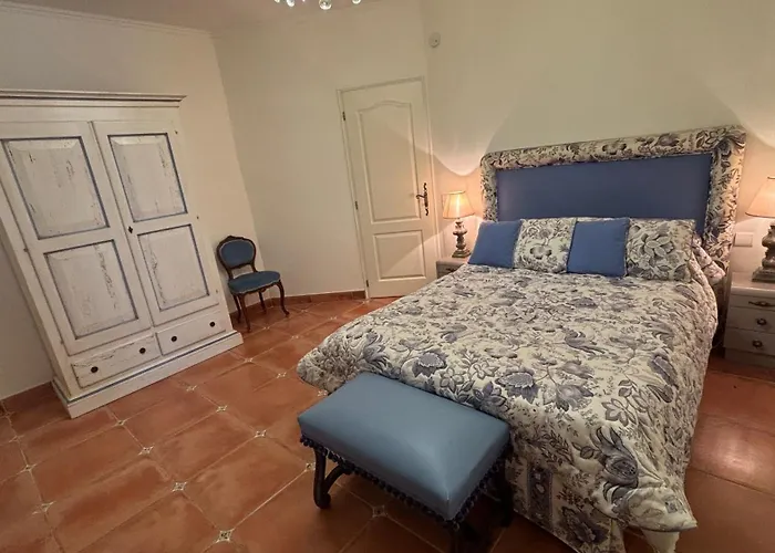 Rez-de-jardin De 5 Pieces Apartment Le Cannet